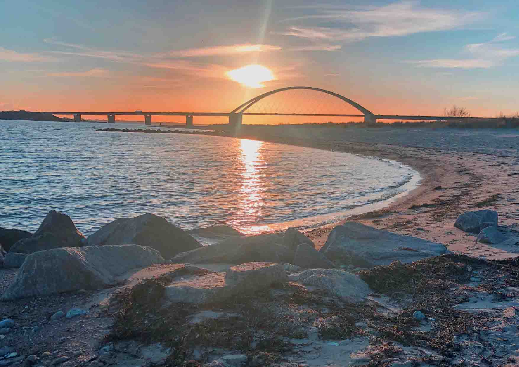 Bild “Sonnenuntergang Fehmarnsundbrücke” - happyvibez