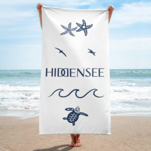 Großes “Hiddensee Wellen” Strandtuch weiß